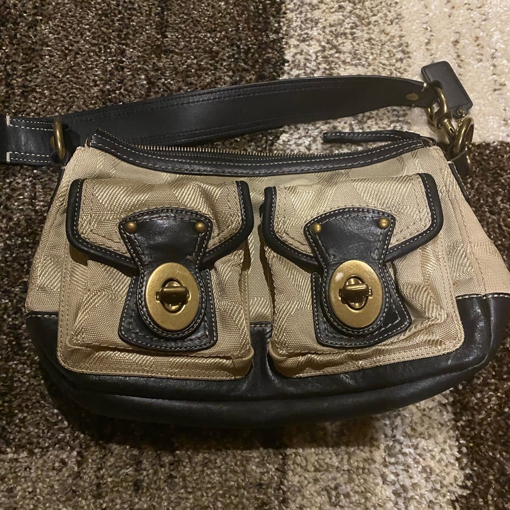 🔥🔥🔥 Coach bag with traditional brass hardware!!